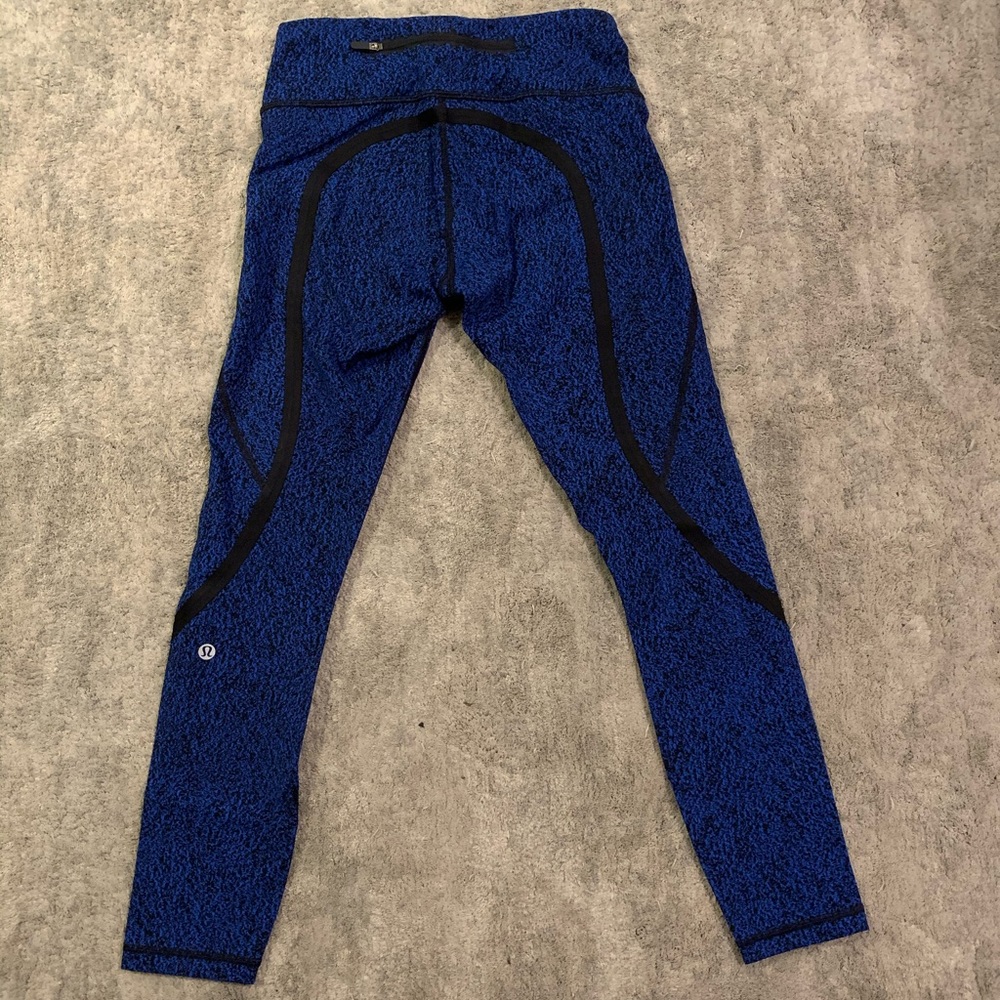 Lululemon blue and black tight, size 4, EUC 💙